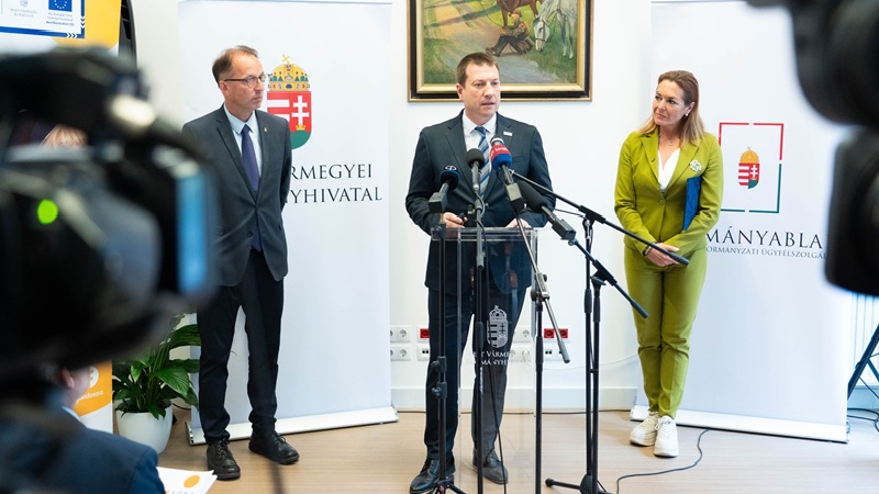 Dr. Tarnai Richárd, Dr. Juhász Roland és Vitályos Eszter