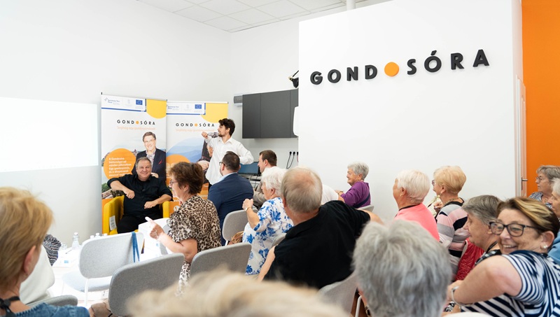 A rendezvény résztvevői előadás közben