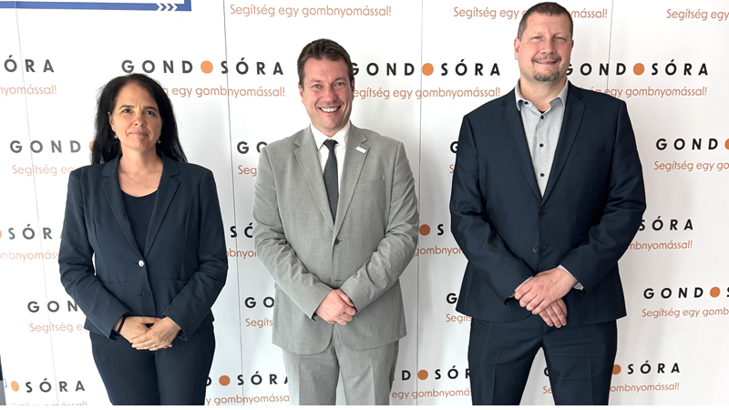 Dr. Kubinyi Enikő helyettes államtitkár asszony, Dr. Juhász Roland a Gondosóra program vezetője és Dr. Horváth Péter, a Tudományos és Technológiai Minisztérium tudománypolitikai és innovációs államtitkára